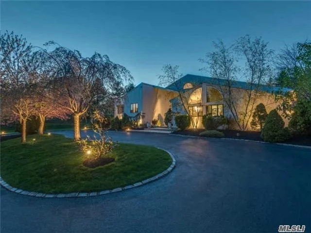 Magnificent Contemporary In Prime Location In The Village Of Head Of Harbor. Incredible Grand Entry With Open Floorplan And Soaring 24Ft Ceilings In Great Room With Walls Of Glass. Featuring Gourmet Kitchen, Formal Dining Room, Master Bedroom Suite, 6 Br, 6 Bths. Set On 2 Acres, Ig Pool, Poolhouse, Brick Paver Patio And Much More. Amazing Layout For Ultimate Entertaining!