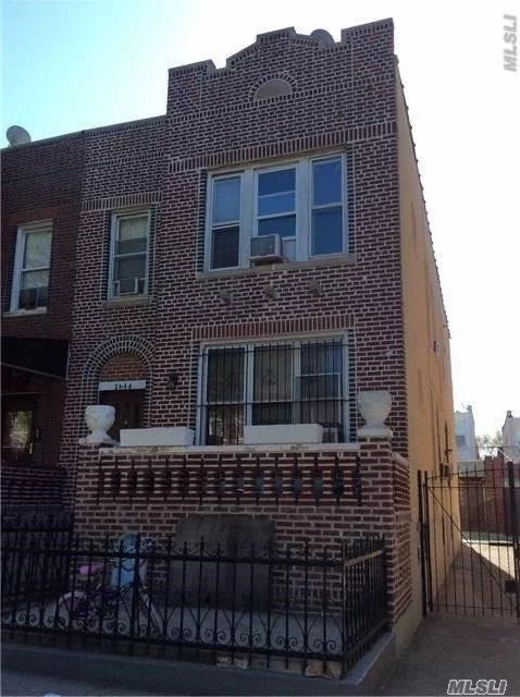 2 Family Dwelling Brick With An Indoor 2 Car Garages Convenience To Shopping & Transportation.