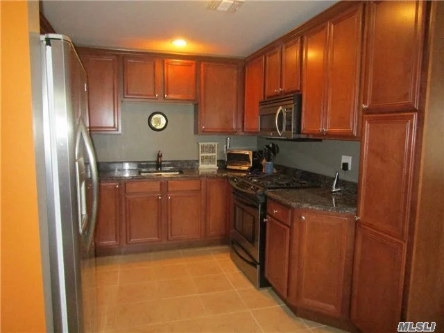 Wow!!! Seller Will Pay 1 Years Worth Of Maintenance For Buyer!! Must Sell This Mint Upper Floor Unit. Cherry Cabinets /Granite. Open Floor Plan. Separate Office Area Or Small 3rd Bedroom. King Size Master Suite/Bath & W/I Closet. 2nd Bdrm W/Hall Bath & Balcony. Great Development. Full Amenities. Pool, Clubhouse, Playground. Hurry This Opportunity Wont Last. Must Sell!!