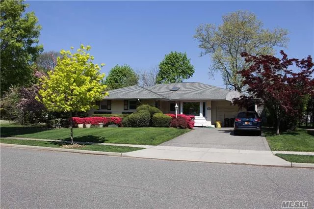 The Most Beautiful Three Lanes Street/Birchwood Park Dr In East Birchwood, Jericho School ! Low Tax! This Expandable Large Size Ranch On A Huge 92&rsquo;X120&rsquo; Lot , With New Renovated And Full Finished Basement , 5 Br 3 Bath, Updated Kitchen With Branded Stainless-Steel Appliances, Bath, Usable 3740 Sq Ft , Central Ac, Walk Distance To George Jackson Elementary . Much More ...