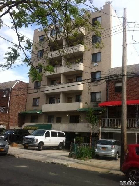 Large One Bedroom Condo In Downtown Of Flushing, 10 Minutes To Subway, Around Gross 837.69 Sqft, Eat-In-Kitchen, 2 Full Bath.