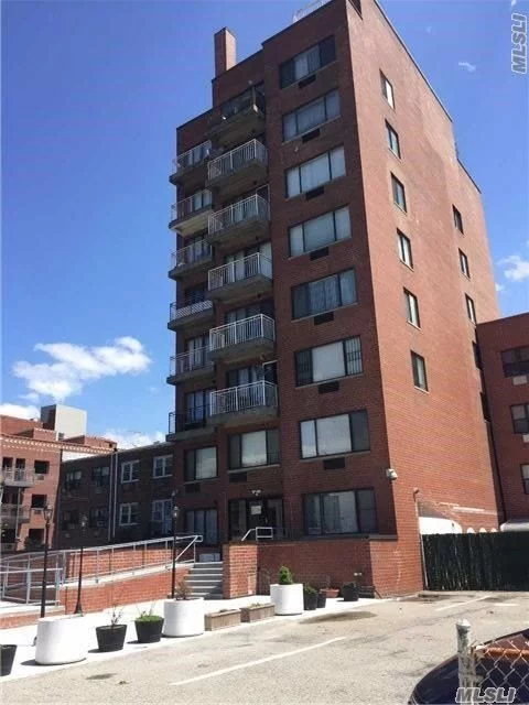 Fantastic Location! 1 Block To The Subway, Bus And Shopping Areas. Third Floor With Balcony! Great Size Apartment! Additional Office Room! Large Windows With Plenty Of Natural Light.