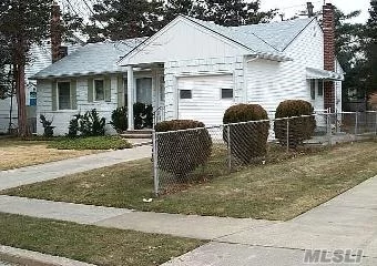 Lovely 3 Bdrm Ranch Offering Finished Basment And Yard. Perfect Tree Lined Street. Plainview/Old Bethpage Schools. Best Buy In Plainview. Investors: Please Call!