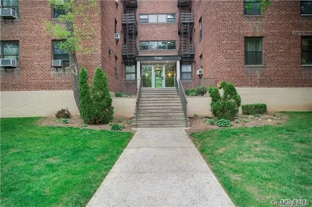 Spacious 1Br Co-Op For Featuring Updated Bathroom, Renovated Kitchen And Hardwood Floors Throughout! 5 French Door Style Closets. Laundry Facility In The Building. Complex Amenities Include Pool And Tennis.