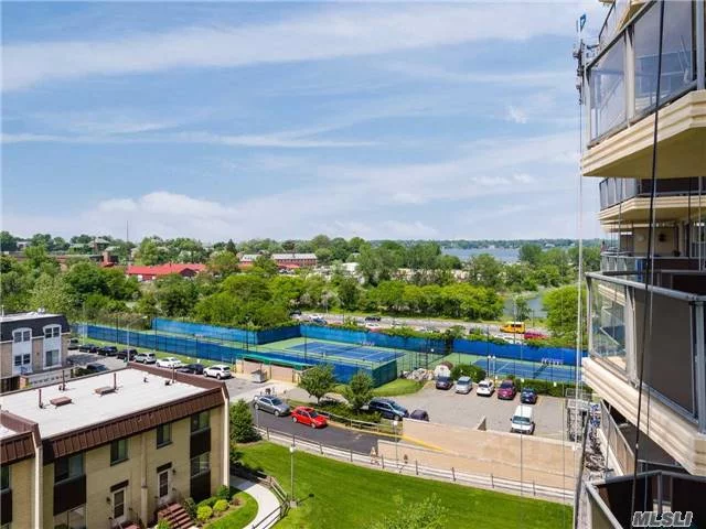 Move Right In To This One Bedroom Midsize Unit At The Dog Friendly Americana! Hardwood Floors Throughout, And A Spectacular View Of The Throgs Neck Bridge. This Unit Is A Must See!