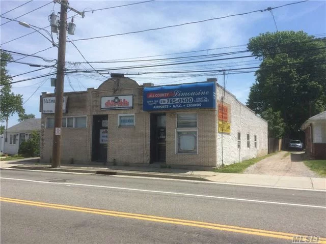 Beautiful Office With Excellent Exposure On High Traffic Road. Located Across The Street From 7-11. Comes With 2 Parking Spaces But 5 Can Be Available