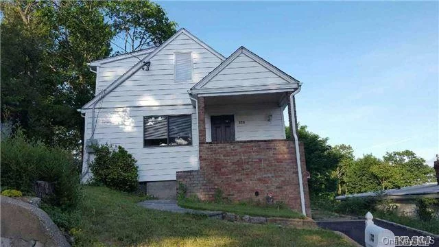 Cute Starter House Rental Featuring 3 Bedrooms Eik, Living Room, 2 Full Baths Full 3/4 Finished Basement With Sep Ose, Use Of Yard, No Pets Gas Cooking Oil Heat., 2 Mos Security Deposit Required, Roslyn Schools