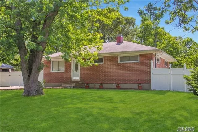 Pride Of Ownership Shows Thru Out!! Move Right In!! Updated Eik, Updated Baths, Gleaming Hw Floors Thru Out, Updated Heating, Beautiful Finished Basement (Possible Den Or Play Room) W/Full Bath. Quiet Mid-Block Location. Private Yard. Convenient To Shopping/ Hywys/University/Etc. Buyer To Verify All Information.