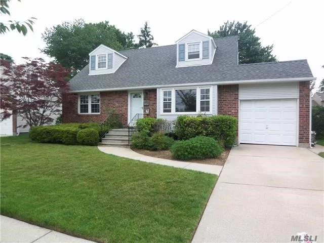 Updated Mint Cape With New Kitchen, Granite Countertops, S/S App, 2 New Baths, New Heating, Oak Floors, New Paint