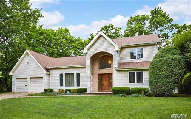 A Beautiful House Situated At Lake Success Country Club Community, Easy Acess To Northern Blvd And Close To Lirr, Wonderful Young Contemporary With Soaring Ceilings, Sunny Southern Exposure, Master On Main, Marble Baths, Jacuzzi, Lge Eik, Large Bdrms. Belongs To Great Neck South School Zone, Lakeville Elementary