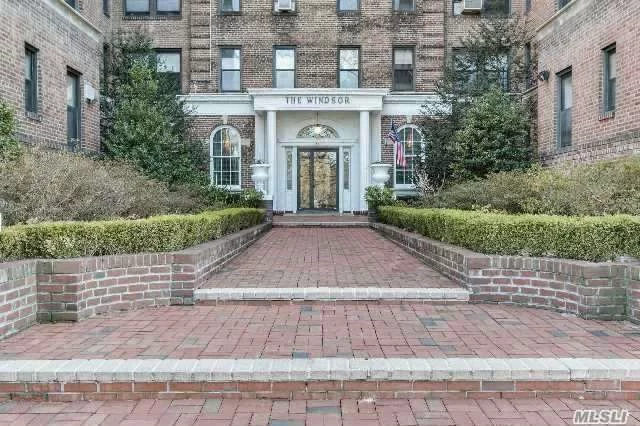 Welcome To This Beautiful Pre-War 1 Bdrm Apt. Totally Renovated, Sunny And Bright With Gleaming Hardwood Flrs, High Ceilings, Spacious Entry Hall, Fantastic Eik With Beautiful Granite And Ss Appliances. New Bathroom With Double Sized Shower. Close To Lirr, Town And Shopping. Parkwood Pool And Tennis.