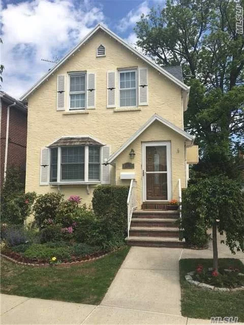 Beautifully Maintained 1 Family Home In The Heart Of Flushing/Whitestone - Expertly Maintained Grounds. Need 24 Hour Notice To Show. R3-1 Zoning.