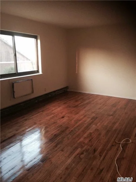 Beautiful Bright Large One Bedroom Renovated Apt With 24/7 Super And Laundry Facilities, Excellent Location, Convenient To All/Bank/Transportation/Stores/House Of Worship And More.