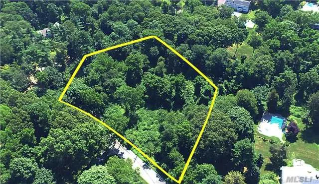 Land Available For New Construction Home In Brookville On Long Island&rsquo;s Gold Coast Just 25 Miles To Manhattan. Dream Piece Of Property With Country Views. Ready To Build Luxury Home Immediately. Customize Your Home On 2.2 Acres. Locust Valley School District! Photos Are Samples Of What Can Be Built On Site.