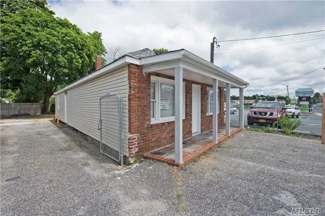 1315 Square Foot Free Standing Building Zoned Bus 1. Super Exposure On High Traffic Street. Parking In Rear Of Building. Great Condition And Ready For Occupancy. L-O-W Taxes Too ! ! !