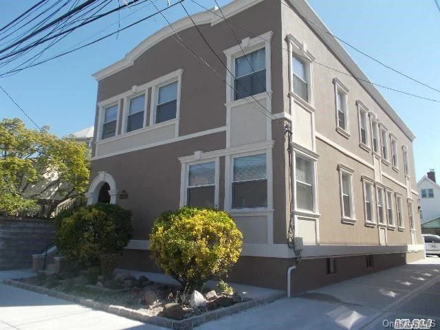 Commuters Delight....2 Br, 2 Full Bth Only 2 Blocks To The Lirr And Bell Blvd. Fully Renovated And Energy Efficient With A Ptac Cooling And Heating System. Kitchen W/ Granite Counter, Expresso Cabinetry, Stainless Appliances. Front Load Washer Dryer. Remote Ceiling Fans. Wood Floors. Garage Additional $150 Per Month