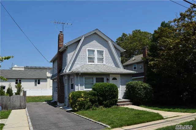 2 Bedroom Colonial Located In Port Washington Close To Shops & Transportation.