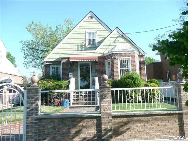 Sunny Brk/Frame Detached 4Br 2Ba House For Rent. Hardwood Floors, Updated Eat In Kitchen W. Granite Counter Top And Wood Cabinets,   Excellent Condition, Great Neighborhood, Walking Distance Q26/Q30, School Dist. 26: Ps162, Jhs 74, Francis Lewis High, Southern Exposure, Great For Big Family.