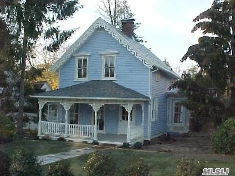 Amazing Historic Historic Home! Truly A Must See! 1864 Sea Captains House - Walk To Beach, Village, Train & University.