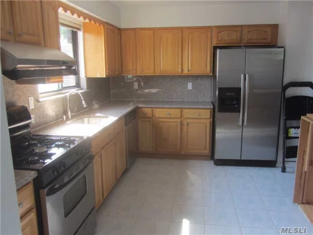 Newly Renovated 3 Bedrooms 2 Full Bathrooms In Bayside. 1300 Sq Ft Big Apartment. Tenants Pay For Gas, Electric & Heat. Bus Q27 & Q31 In Front Of House.