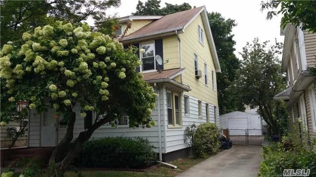 Whole House For Rent, Beautifully Renovated 4Brs, Brand New Kitchen, New Bath, New Wood Floors In First Floor, Washer/Dyer, Long Driveway With Garage, Convenient Location Near Lirr/Northern Blvd/Shops And So On.