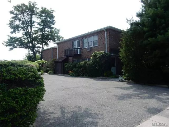 2nd Floor Apartment In Lovely Garden Apartment Complex In Manhasset Isle. 1 Bedroom, 1 Bath, Washer, Dryer, Off Street Parking. Close To Shopping And Public Transportation.