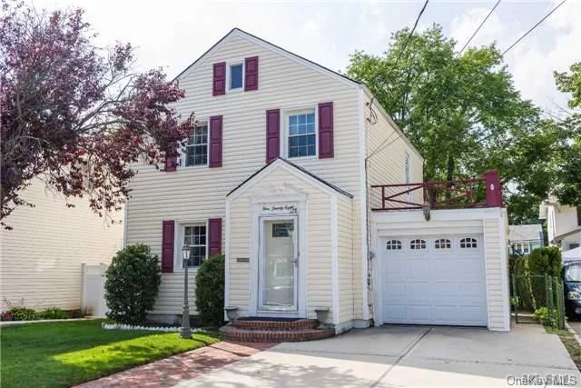 Beautiful Colonial Located Just Minutes Away From Great Restaurants, Shopping, Parks & The Rvc Train Station. Beautiful Florida Room, Pavers Patio & Large Sun Deck. Large High Ceiling Attic & Full Finished Bsmnt Add To This Great Home. Oceanside Schools: Elementary School #5.