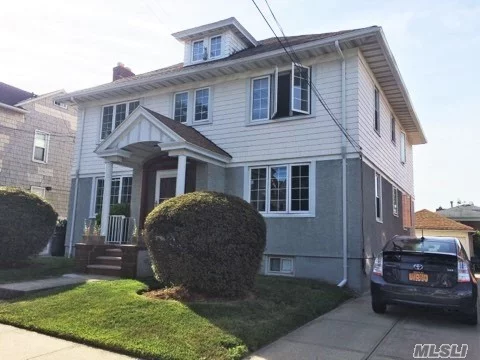 New Large 3 Bed Room And 3 Bath Room On 2nd Floor. 1600 Sqft, Hard Wood Floor. Very Bright And Window In Every Single Room. Minutes To Main St Flushing, Bus Stop, Subway, High School, Lirr.