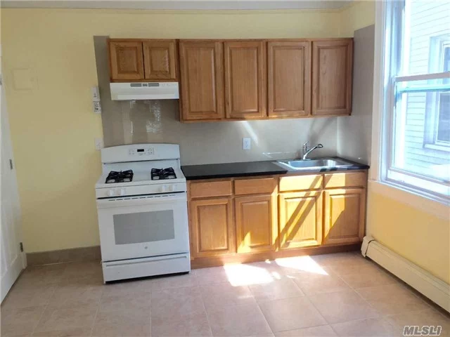 ****Rented**** Bright And Spacious 1 Bed 1 Bath, $1350 Only Water Included. Garage Available At Additional Cost