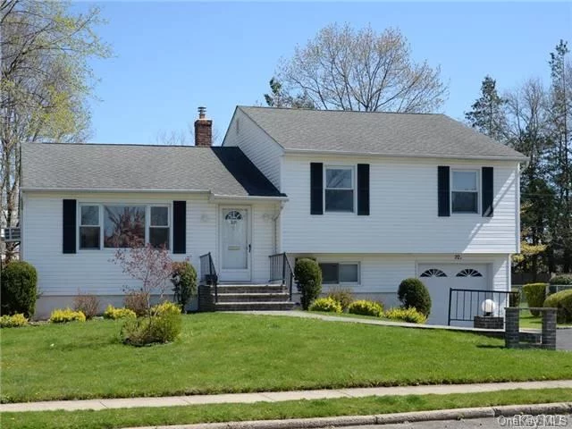 Syosset, Spacious Whole House Rental In Prime Syosset Schools. House Has Been Renovated, Hardwood Flooring Throughout, Open Floor Plan, Freshly Painted And More. Conveniently Located Close To Parkways, Expressways, Library, Fine Dining And Shopping. South Grove Elementary. Occupancy August 2016