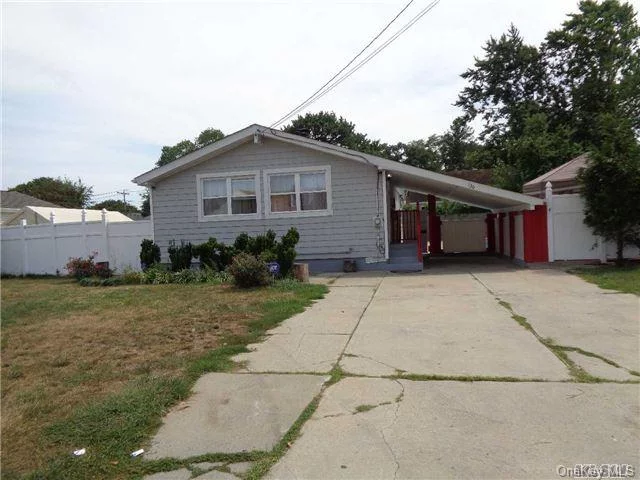 Mint California Ranch, 3 Bedrooms 2 Bathrooms, Full Finished Basement With Ose, In-Ground-Pool, Hard Wood Floors