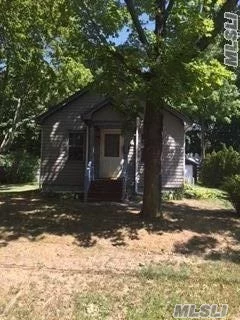 Lovely 1 Bedroom Cottage With Large Walk-In Closet. Large Living Room, Kitchen With Large Pantry, Screened In Porch, Hard Wood Floors Through-Out.