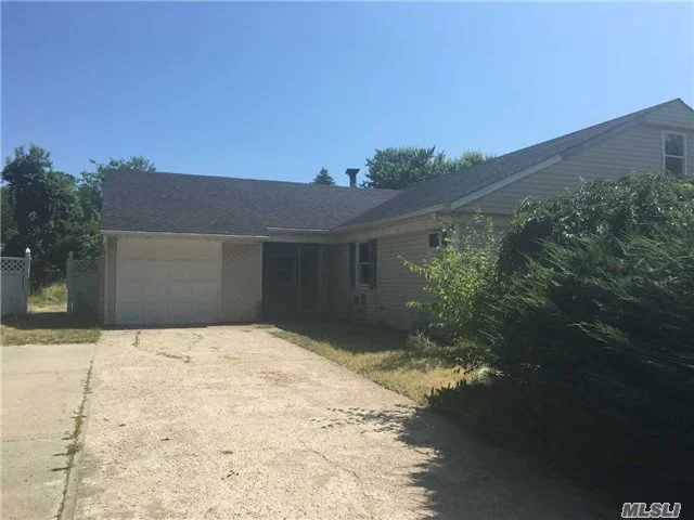 Fabulous Ranch Located In Quiet Neighborhood. Home Boasts Master W/Bth, 2 Bedrooms, Liv/Din Area, Kitchen And Large Backyard. All Offers Are Subject To Investor Approval