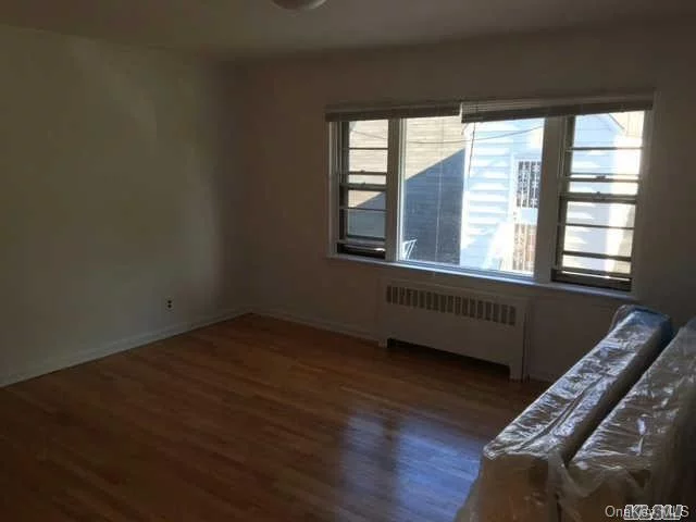 Bayside 2 Bedroom And 1 Full Bathroom, Individual Exist To The Apartment, Easy Parking, Close To Highway, And Public Transportation. One Of The Best Apartment For College Students And Families.Please No Pets! And No Smokers. It Is Only $1900 Per Month And Covers Hot And Cold Water. Don&rsquo;t Miss This Opportunity!