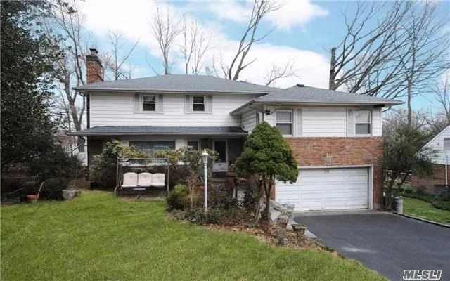 Roslyn 5 Br Split; 3.5 Bthrms, Fdr, Lr/Frpl, Eik, 2 Car Garage , Has Solar System For Elec.,  Hardwood Floors., Also Has A Extra Lot In The Back Sep. Deed Its Cluded In The Price {Lot Goes W /House}   Sold As Is