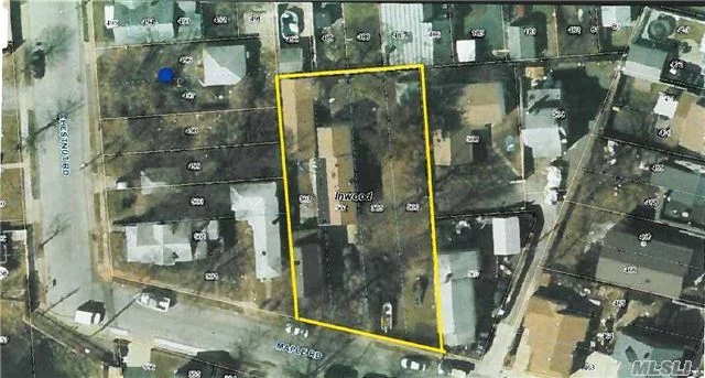 Multi Family Compound W/Possible Buildable Adjacent Lot.