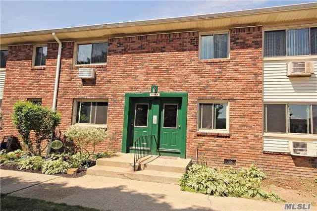 Beautiful Newly Updated Oversized 2 Bedroom, 1 Full Bath With Jacuzzi. Updated Kitchen With 1 Year Old Stainless Steel Appliances Including Dish Washer. Unit Has Ample Space For Storage, And Hardwood Floors. Largest Unit In Complex. Many Amenities Including Laundry Facilities In This Building.