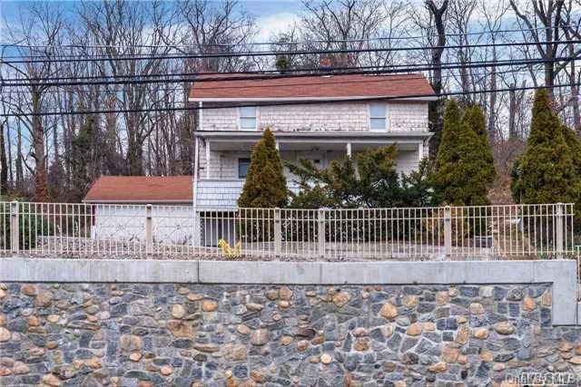 * * * - Update As Of 01/05/2017 - Bank Approved Short Sale At $325, 000 *** Landmark House. - This Colonial Features Beautiful Hardwood Floors. Ceramic Flrs, New Roof & Alarm System New Patio. Priced For Immediate Sale. Too Good To Last - Roslyn Schools, 1/2 Acre - Parklike Grounds