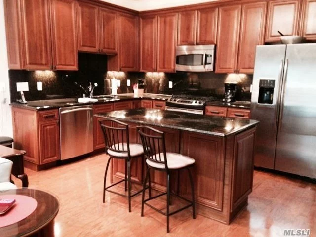 Luxurious Rental In Mill Pond Acres! Amazing 4 Bedroom, 3 Bath Condo In Mill Pond Acres. 24 Hour Manned Security. Indoor Pool, Gym, Steam, Clubhouse. Free Jitney Bus To Shopping And Port Washington Lirr Station. 25 Minutes Train Ride To Penn Station.