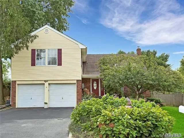 Warmth And Character Are Reflected In This Traditional 4 Bedroom Colonial In The Sought After Strathmore Glen Community. Sunfilled Rooms, Vaulted Ceilings And Open Floor Plan Make This Classic Beauty A Home For All Seasons. The Lovely Yard Is Embraced By A Glistening In Ground Pool & Sprawling Deck, Creating A Country Club Atmosphere. This Sensational Home Can Be Yours.