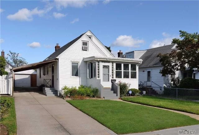 Finished Basement, Sep Entrance, 4Br, 2Bth, Hard Wood Floors.