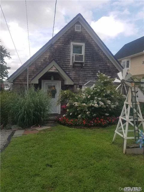 Beautiful Waterfront Cottage