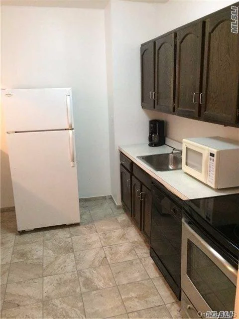 Lovely 1 Br Apt, Lr/Dr, Eik And Full Bath; Hardwood Floors Throughout; Close To Transportation