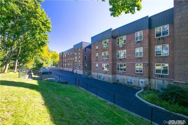 Beautiful 2 Bedroom 2 Bath, L-Shape Living Room Dinning Room, Open Floor Plan With Lots Of Windows, The Master Bedroom Has Its Own Bathroom And A Walk In Closet. Wood Floors Throughout Like New!Elevator Building With Laundry On The Floor.Near Lirr Shopping And Parks.