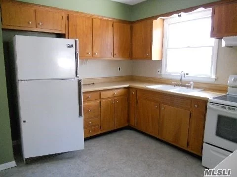 Nice Clean Updated Spacious 2 Br On 2nd Floor Of Legal 2 Family.Heat Included, Washer Dryer, Close To All.