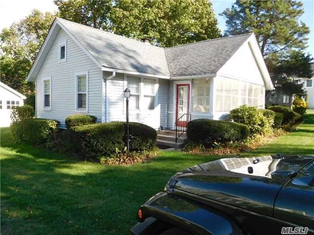 Country Getaway Cottage. 3 Brs, Living Room With Fireplace, Kitchen, Dining Area & 1 Bath. Front And Back Enclosed Porches. Gas Heat! New Outside Shower!