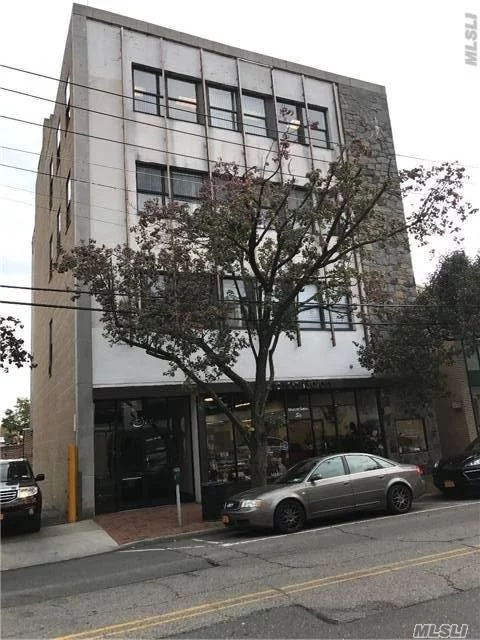 Office Spaces Available At The Prestige Elevator Office Building Close To Long Island Railroad Station And All The Shopping. Located At Down Town Of Great Neck , 583 Sq Ft. Available In Suite#202, On The Second Fl. Corner Office With Lots Of Windows And Natural Light .