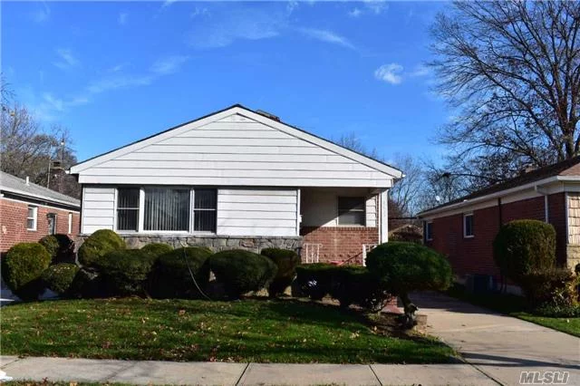 Whole House Rental ! Detached Brick Ranch House In Center Of Bayside Area. 3 Bedrooms And 2 Bath, Finished Basement, Detached Garage With Long Driveway . 2 Mins Walk To Oakland Lake Park. School District 26 ( P.S.203, M.S.158, Cardozo High School). Public Trans Q12, Q13, Q31, Q27. 8 Mins Walk To Lirr Bayside Station. One Block Away From Northern Blvd. Close To All!