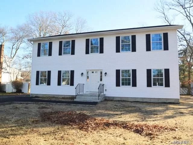 Brand New Home Boasts An Open Floor Plan With Eat In Kitchen With Granite Counter Tops, 4 Large Bedrooms To Include Master Suit With Jacuzzi Tub. This Home Is Energy Star Rated With High Efficiency Heating System. Fully Fenced Yard, Great Entertaining Space. Don&rsquo;t Miss This!