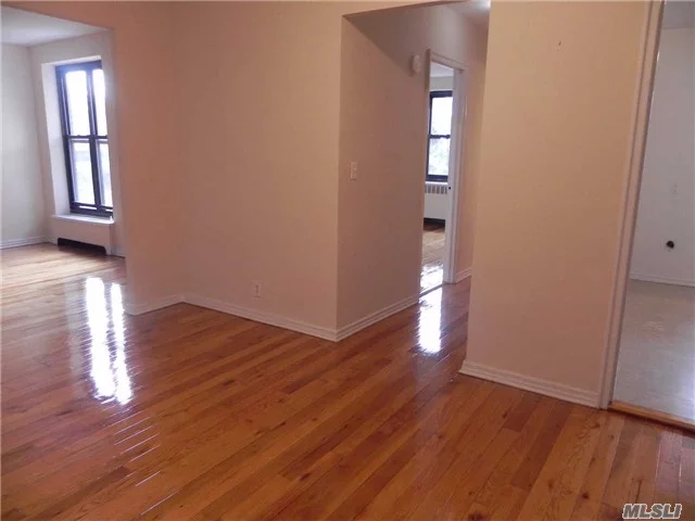 Large 1 Bedroom/1 Bath Apartment With Hardwood Floors Through-Out, Eat-In Kitchen With Washer/Dryer Hook-Up, Spacious Living Area And Tons Of Closets. Well-Maintained Building. Pets Of All Types/Sizes Welcome! Close To All--Railroad, Parks, Town, Shopping, Gn South Schools. Laundry Room In Building. Easy Street Parking